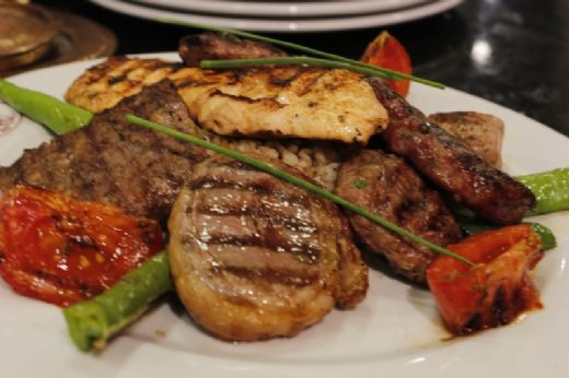 Acılı Köfte Tarifi ve Malzemeleri