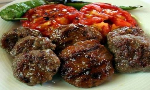 Anne Köftesi Tarifi ve Malzemeleri