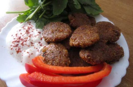 Bulgurlu Kıymalı Köfte Tarifi ve Malzemeleri