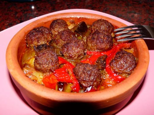 Güveçte Köfte Tarifi ve Malzemeleri