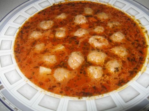 İnce Bulgurlu Sulu Köfte Tarifi ve Malzemeleri